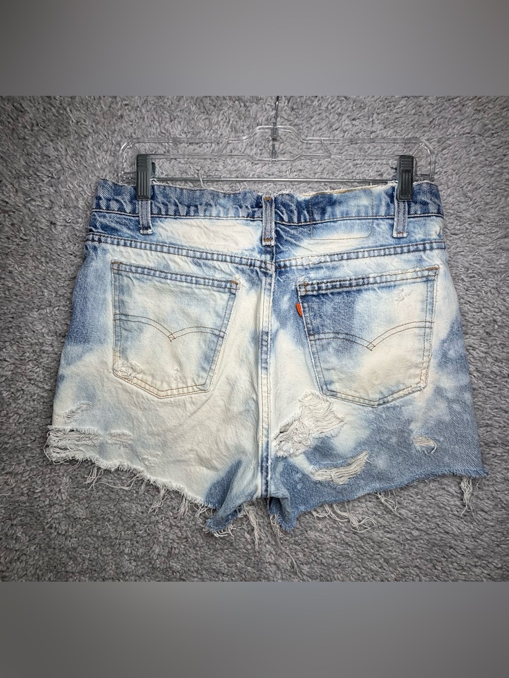 VINTAGE LEVIS Womens 6 Distressed Reworked Raw Holes Party Thrashed Festival Cor - Picture 8 of 8